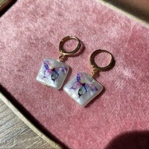 New fashion teardrop pearl butterfly print gold lever back woman’s earrings AA21